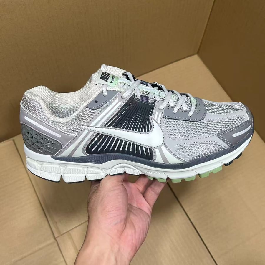 View 5 - Black / Grey