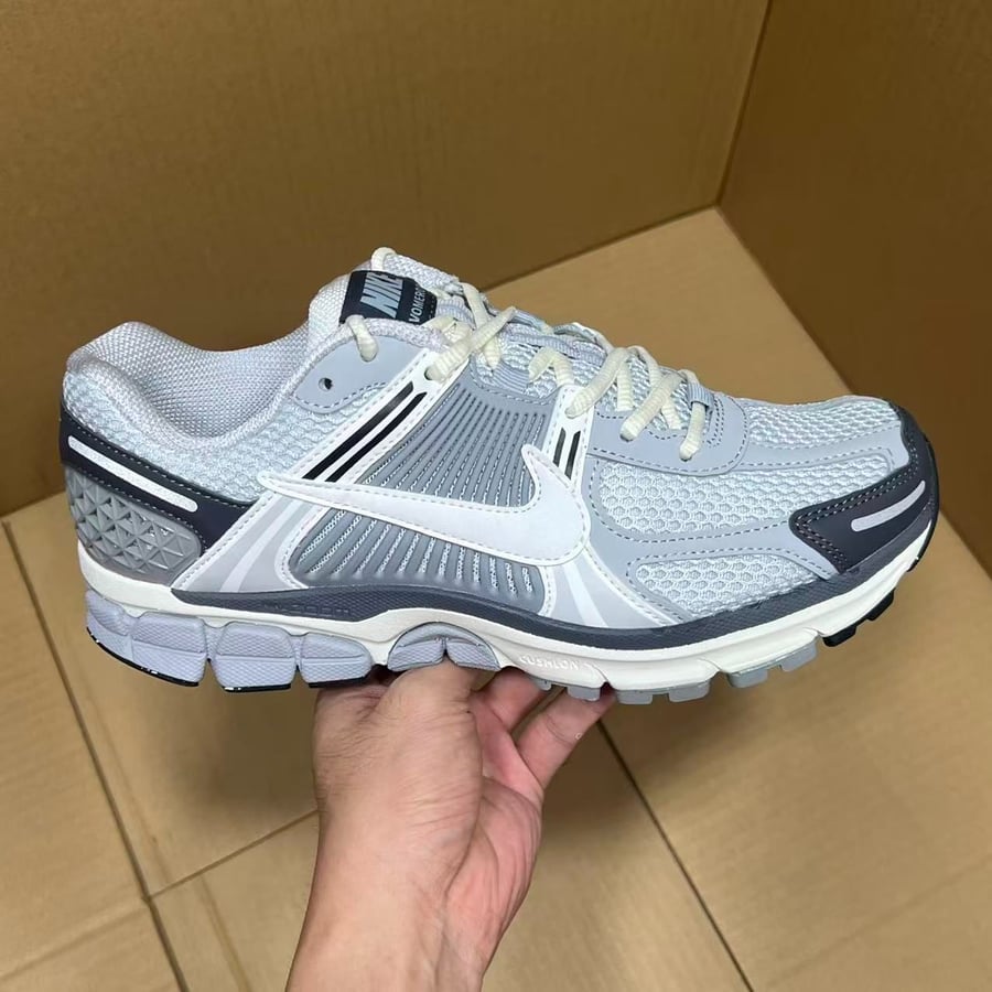 View 4 - Grey / Beige