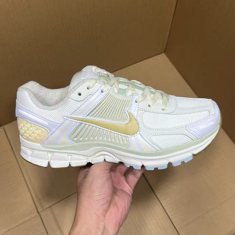 View 6 - White / Green
