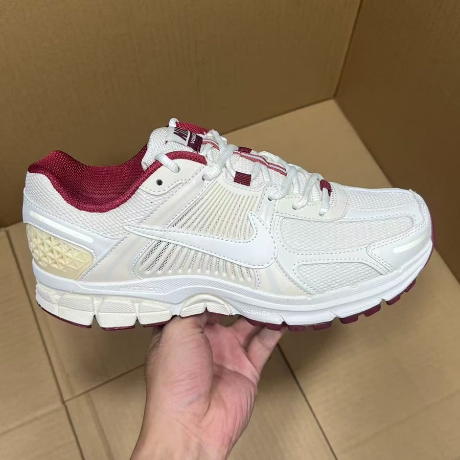 View 7 - White / Red