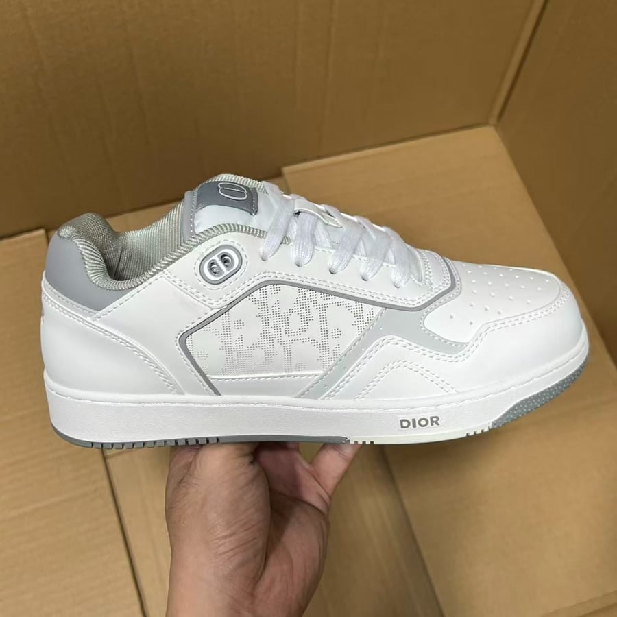View 3 - White / Grey