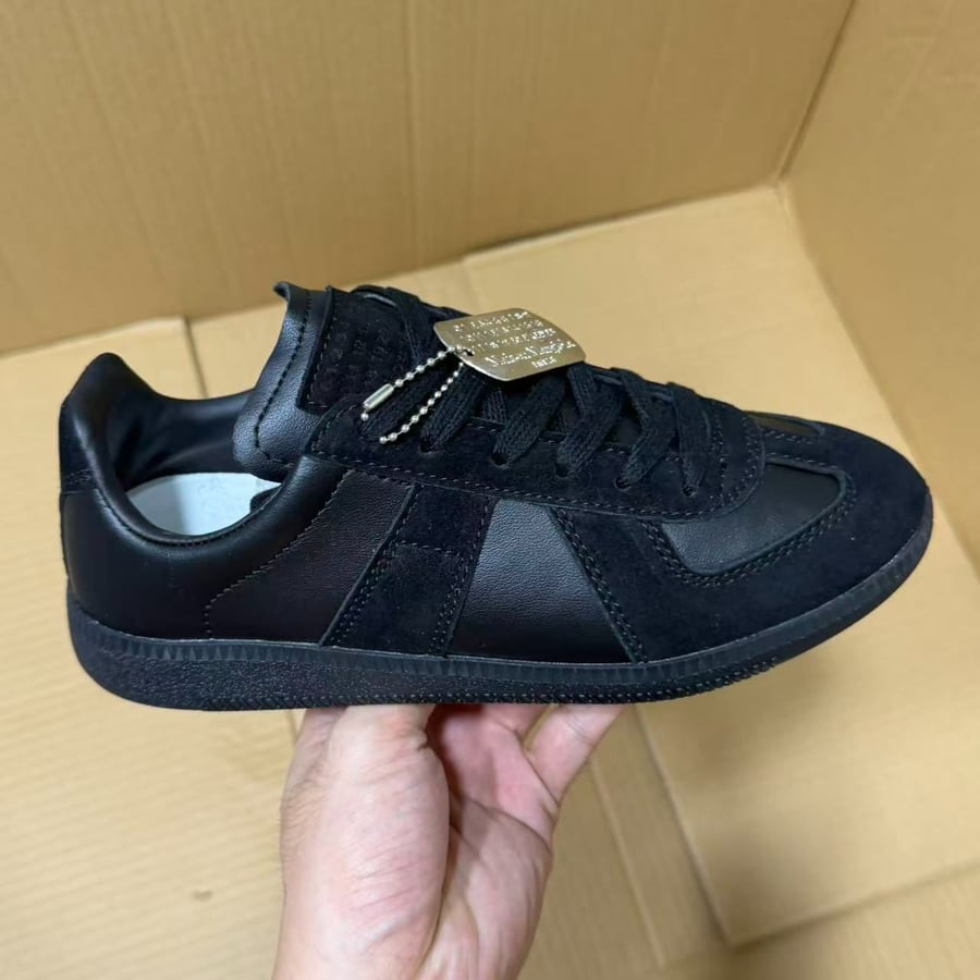 View 3 - Black