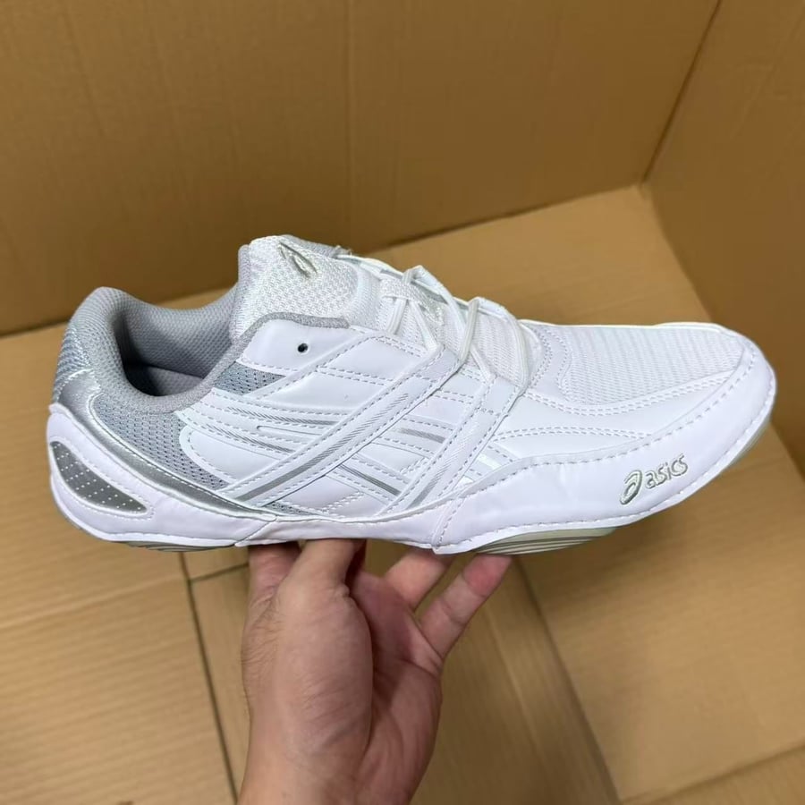 View 6 - White / Grey