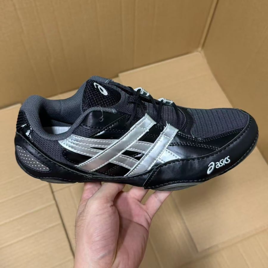 View 7 - Black / Grey