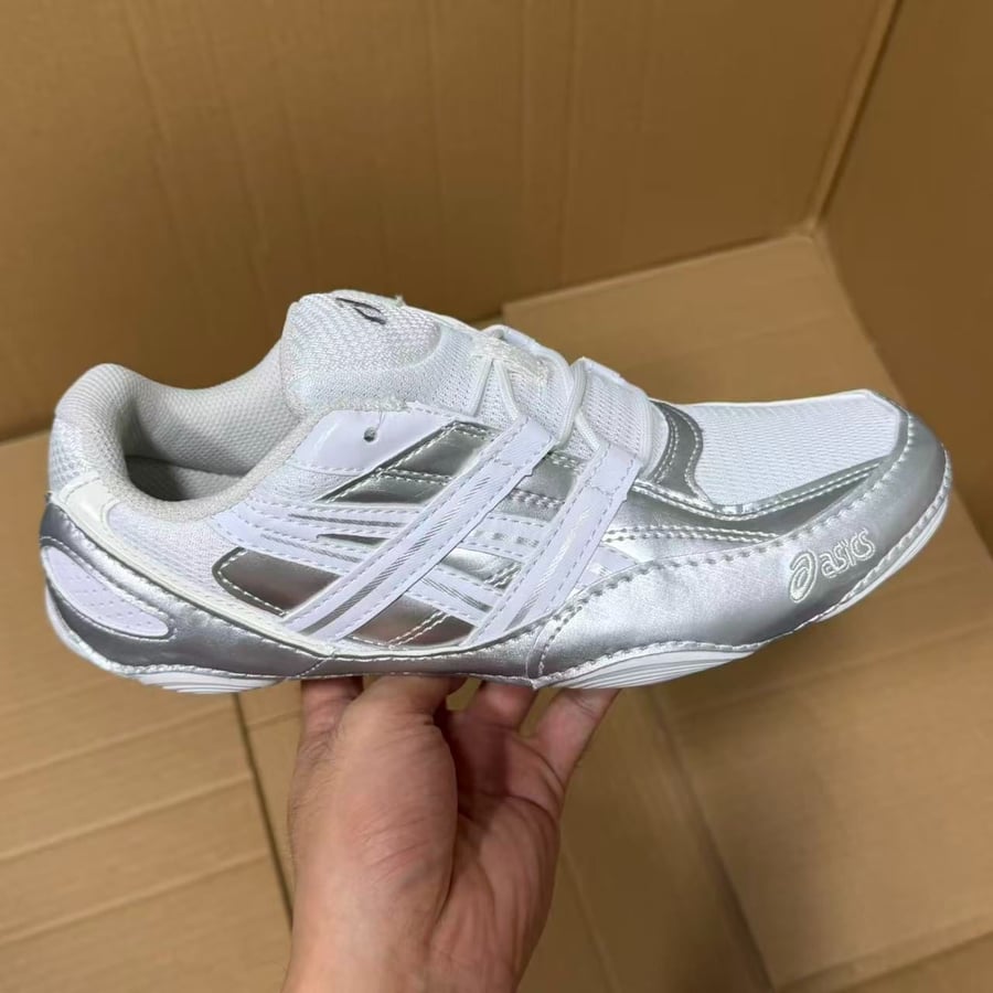 View 4 - White / Grey