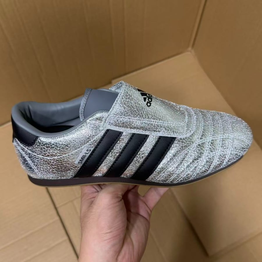 View 3 - Black / Grey
