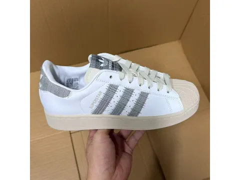 Sneakers H11 Batch Superstar Series