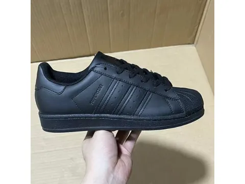 Sneakers Exclusive Batch Superstar Series
