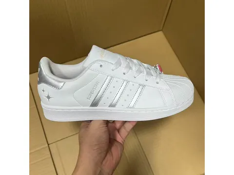 Sneakers Exclusive Batch Superstar Series