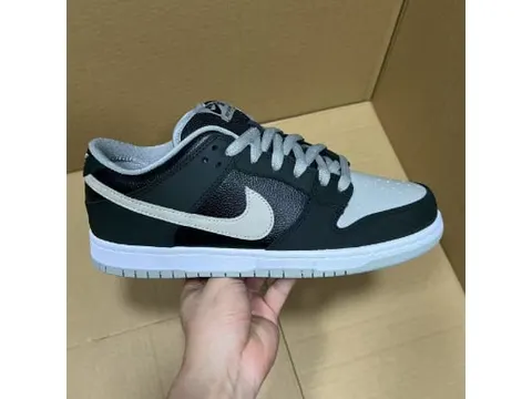 Sneakers N Batch Dunk Series