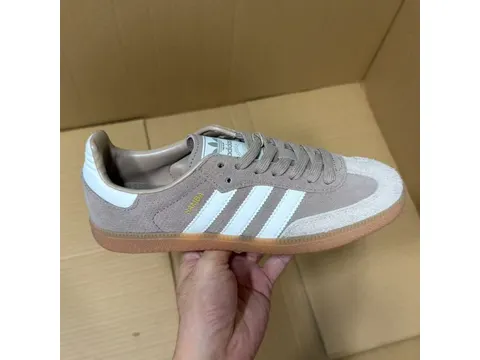 Sneakers N Batch German Trainer Series