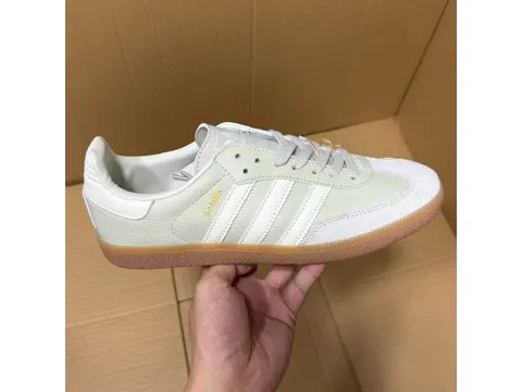 Sneakers N Batch German Trainer Series