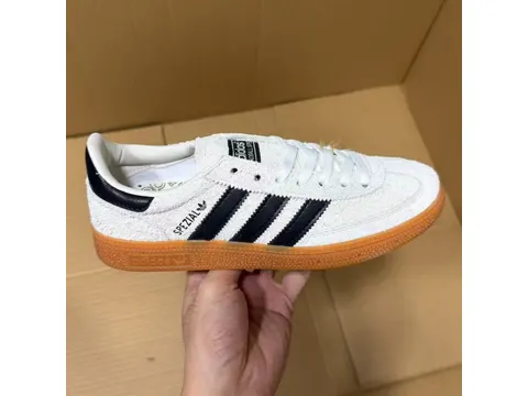 Sneakers N Batch German Trainer Series