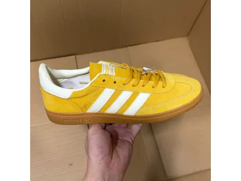 Sneakers N Batch German Trainer Series
