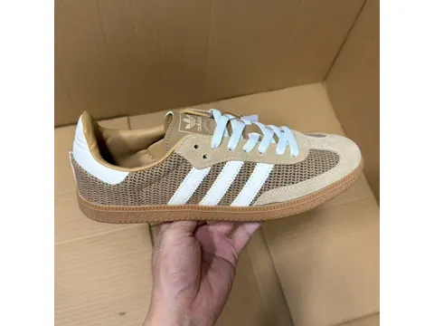 Sneakers N Batch German Trainer Series
