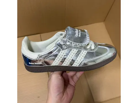 Sneakers N Batch German Trainer Series
