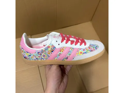 Sneakers N Batch German Trainer Series