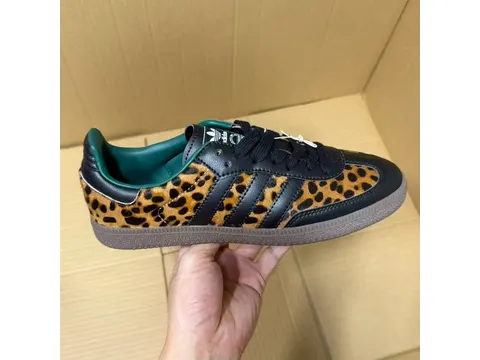 Sneakers N Batch German Trainer Series