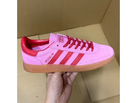 Sneakers N Batch German Trainer Series
