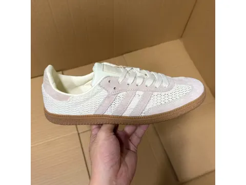 Sneakers N Batch German Trainer Series
