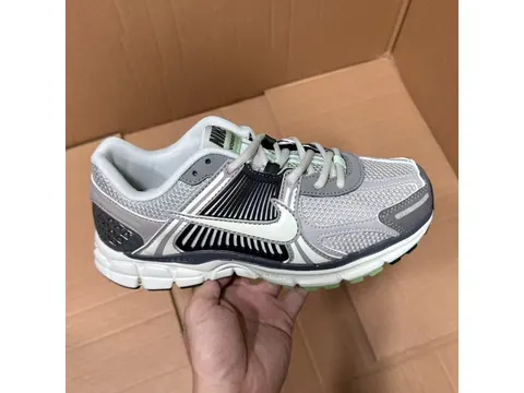 Running Shoes W Batch Vomero V5 Series